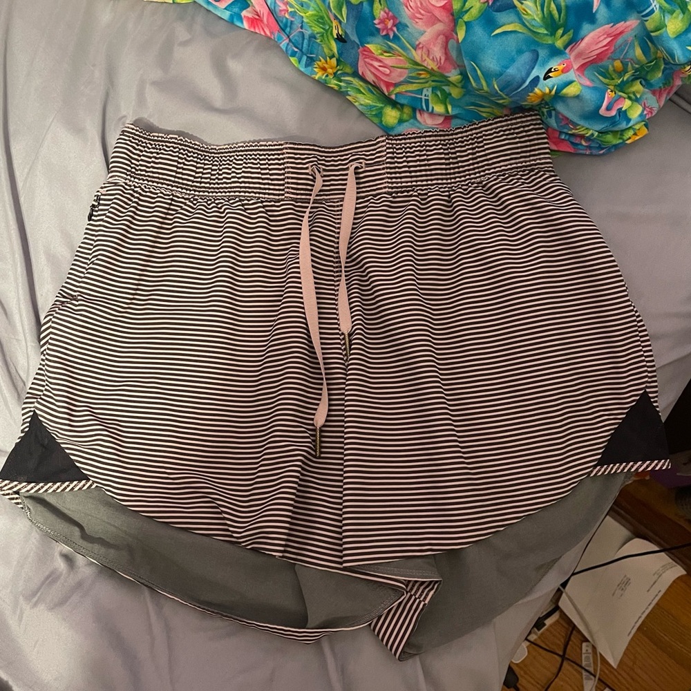 Lululemon Go The Distance Short - Picture 2 of 7
